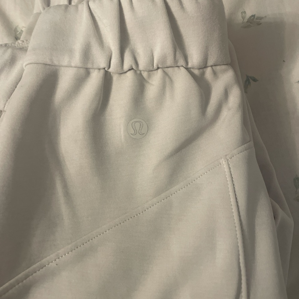 LULULEMON creme Joggers - Picture 3 of 3